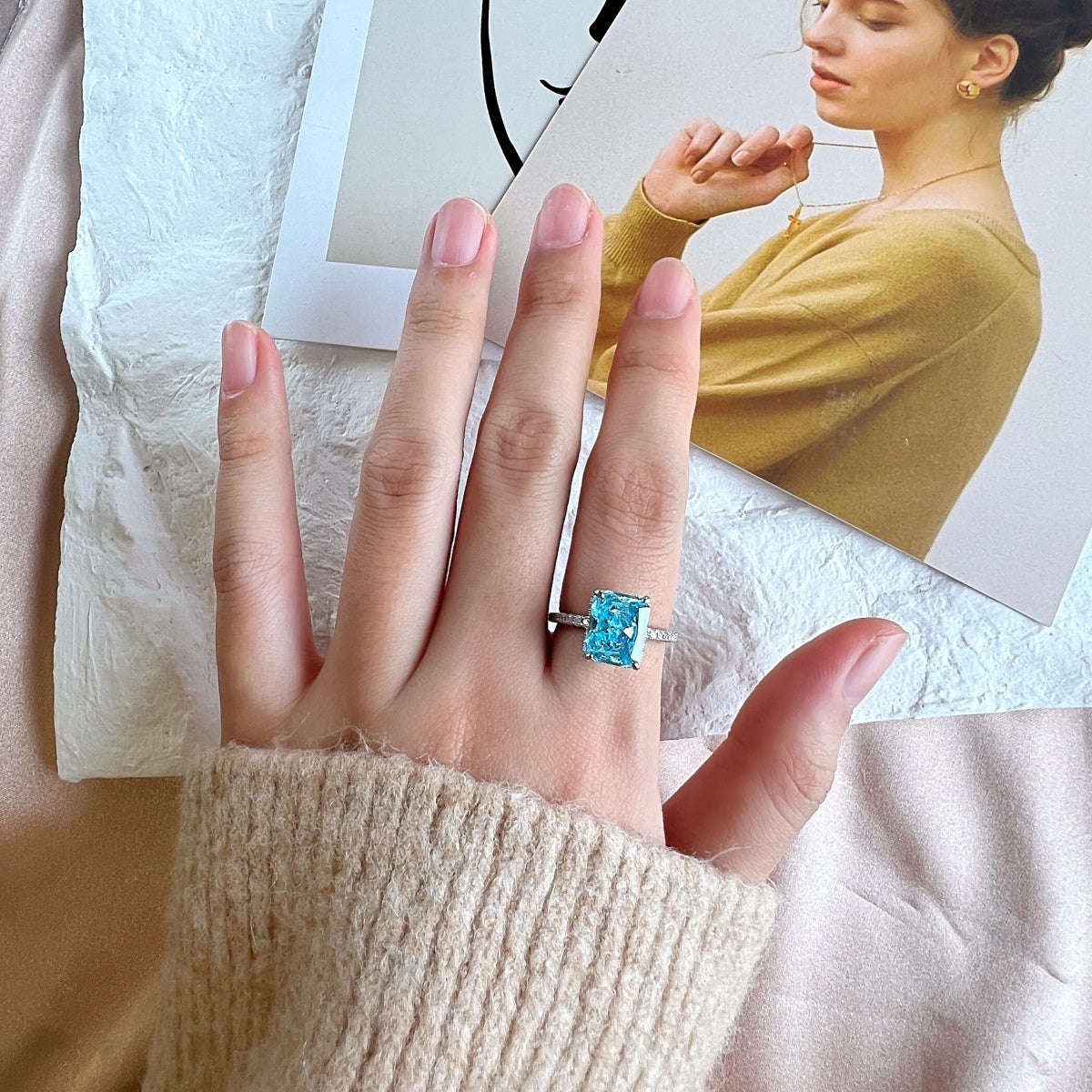 [AuraEcho]4.0 Carat Luxurious Engagement Ring