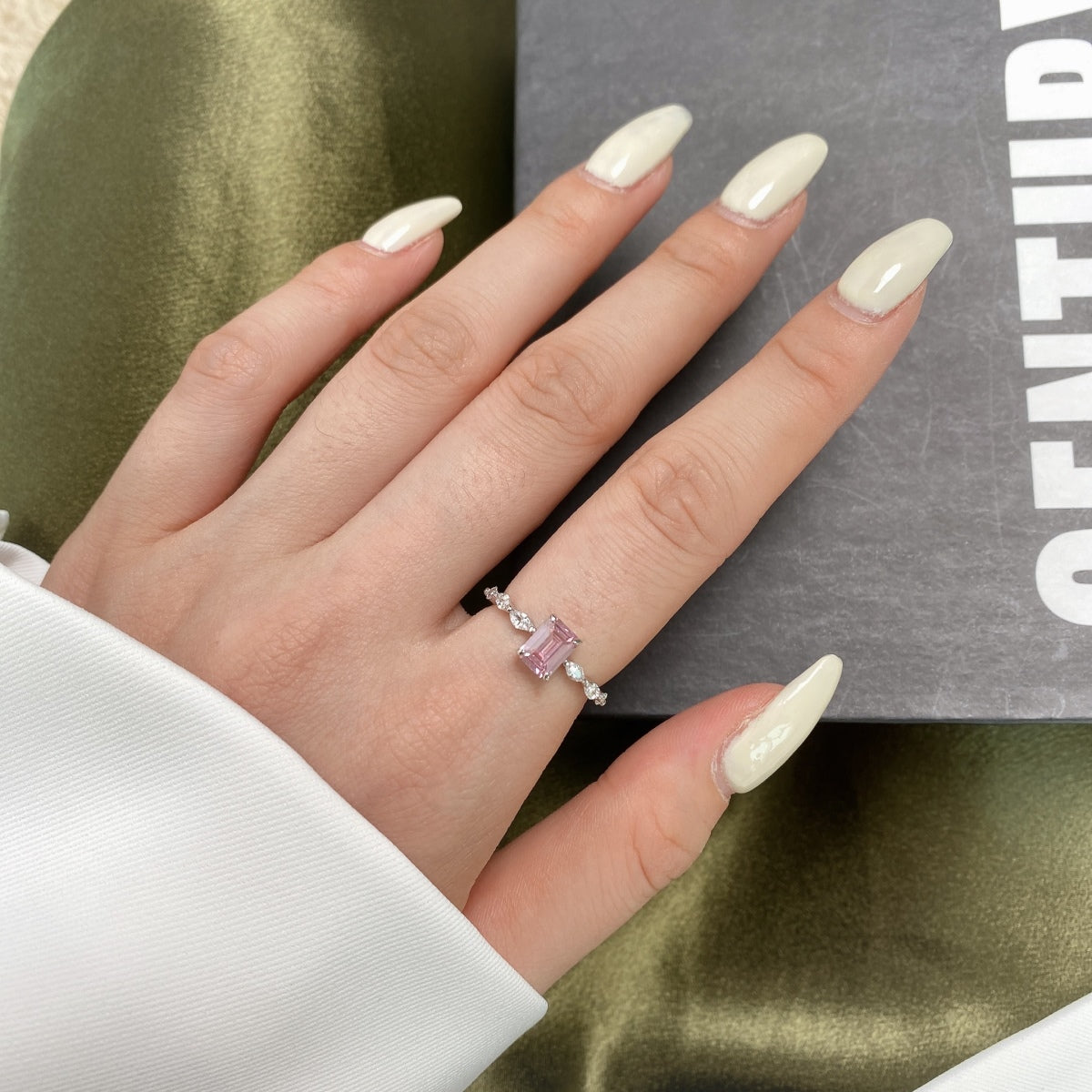 [AuraEcho]1.0 Carat Dainty Resplendent Radiant Cut Daily Ring