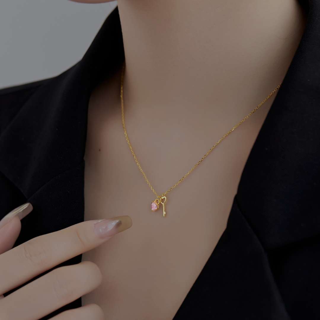 [AuraEcho]Unique Heart Shape Key Pendent Necklace