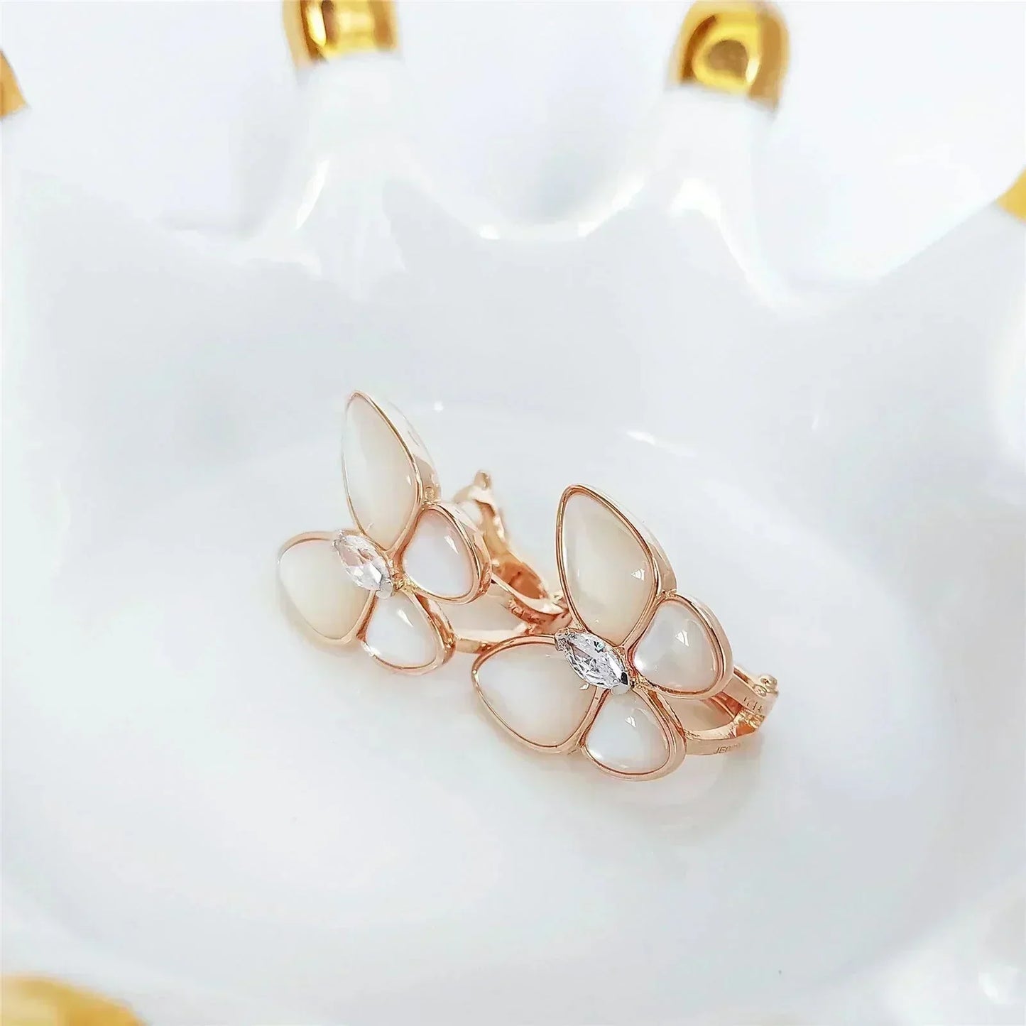 [AuraEcho]BUTTERFLY MOP DIAMOND EARRINGS
