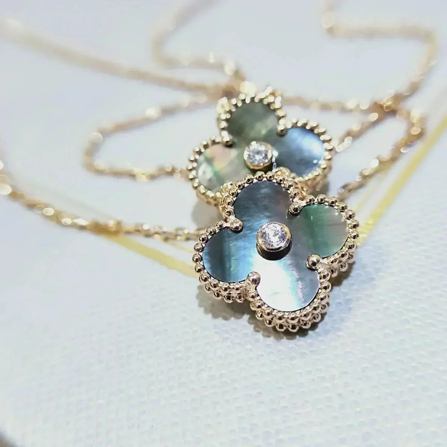 [AuraEcho]CLOVER 15MM DIAMOND AND MOTHER-OF-GREY NECKLACE