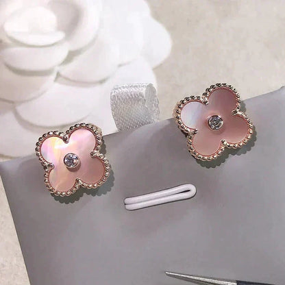 [AuraEcho]CLOVER MEDIUM 1 MOTIFS  PINK MOP DIAMOND EARRINGS