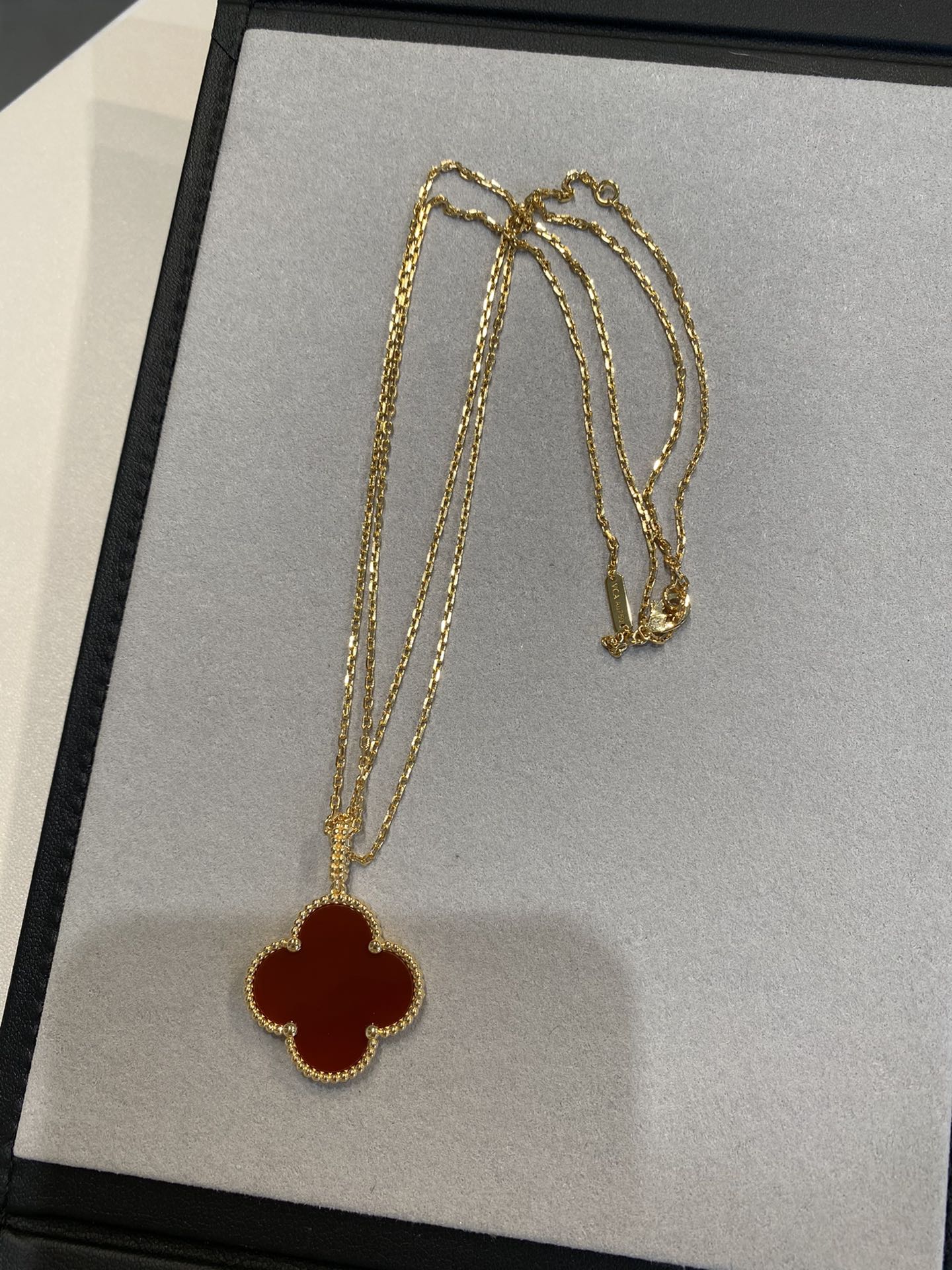 [AuraEcho]CLOVER 25MM NECKLACE GOLD CARNELIAN