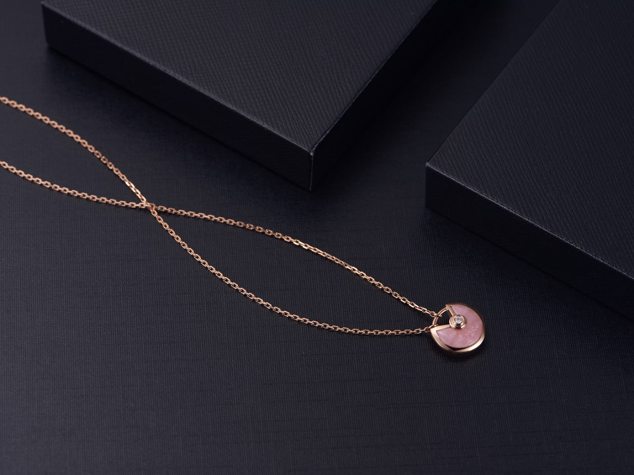 [AuraEcho]AMULETTE ROSE GOLD PINK MOP NECKLACE