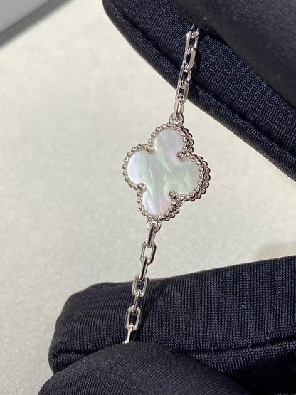 [AuraEcho]CLOVER WHITE PEARL MOP 5 MOTIF BRACELET COLLECTION