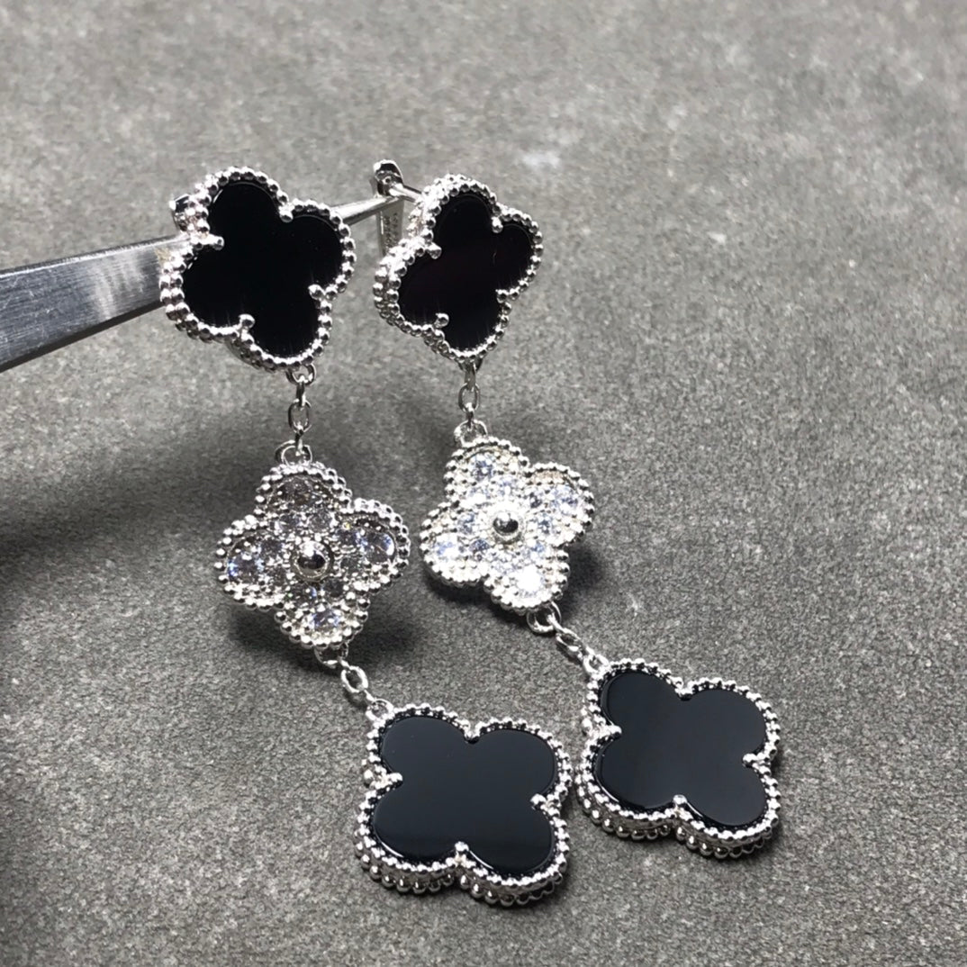 [AuraEcho]CLOVER 3 MOTIF DIAMOND ONYX SILVER EARRINGS