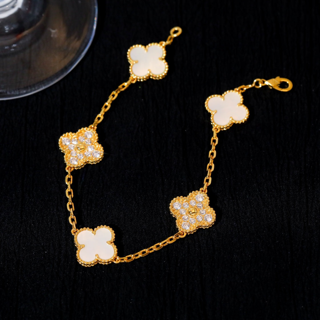 [AuraEcho]CLOVER BRACELET 5 MOTIF WHITE MOP DIAMOND