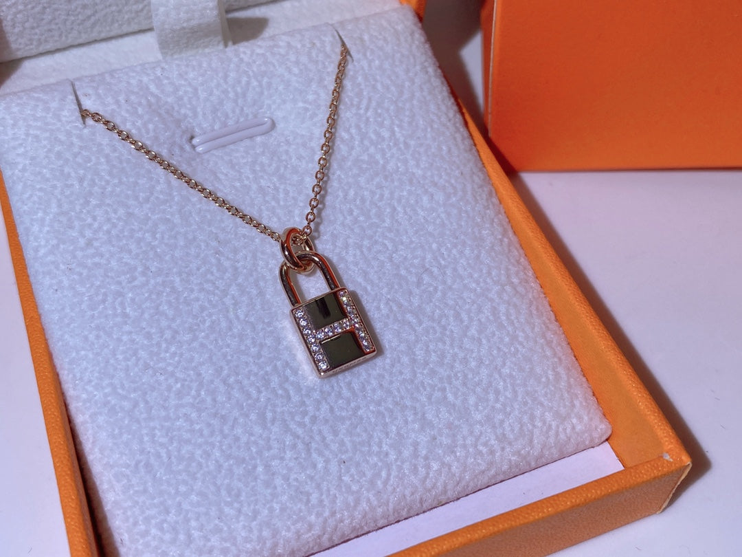 [AuraEcho]HM ADVANCED NICHE LOCK HEAD NECKLACE DIAMONDS