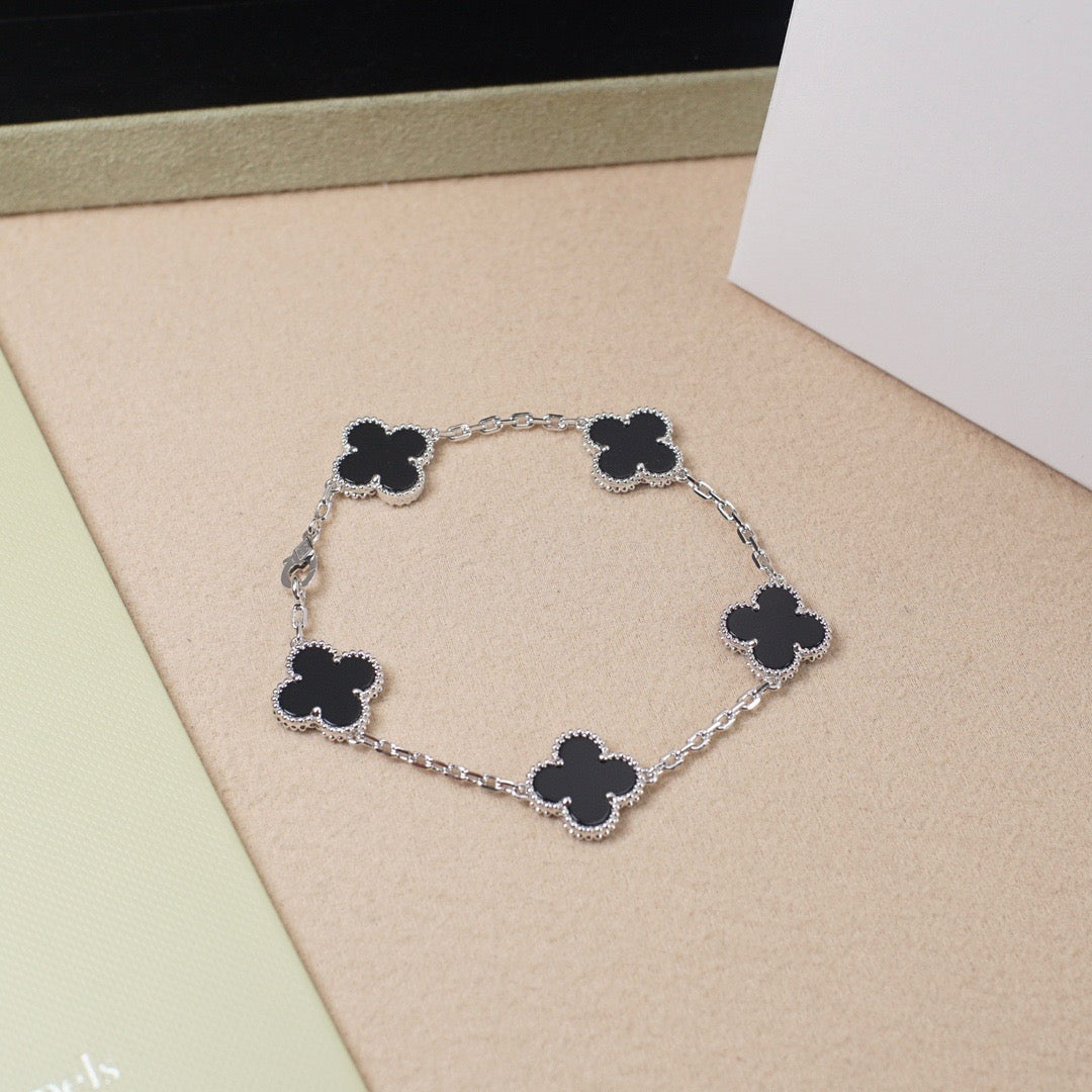 [AuraEcho] CLOVER 5 MOTIF ONYXS BRACELET COLLECTION